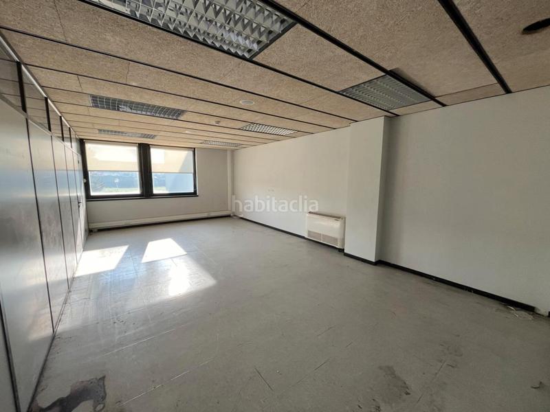 Foto bfa695aa-f490-4106-a72a-d191bd55178d. Nau industrial amb calefacció a Zona Industrial Barberà del Vallès