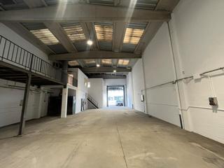 Miete Fabrikhalle  Carrer de la riera de vallvidrera. Nave industrial en alquiler con suministros en molins de rei
