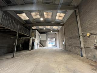 Miete Fabrikhalle  Carrer de la riera de vallvidrera. Nave industrial en alquiler con suministros en molins de rei