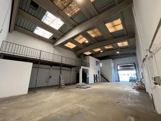Miete Fabrikhalle  Carrer de la riera de vallvidrera. Nave industrial en alquiler con suministros en molins de rei