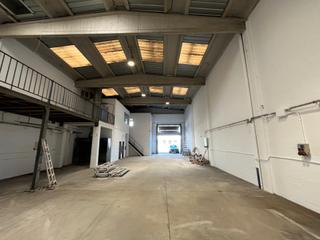 Miete Fabrikhalle  Carrer de la riera de vallvidrera. Nave industrial en alquiler con suministros en molins de rei