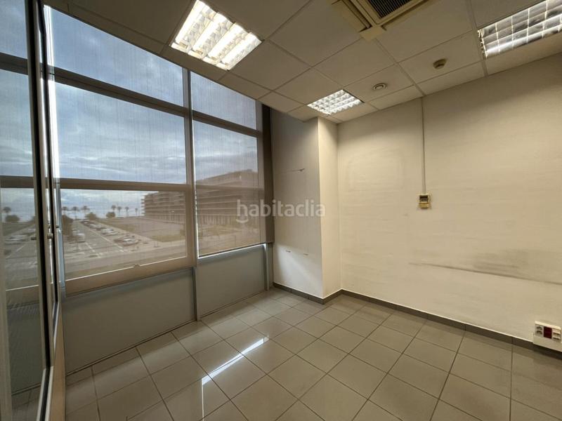 Foto a024eaeb-82f0-4233-8ed5-f8bc03216a8d. Alquiler nave industrial  equipada en alquiler -granland en Badalona