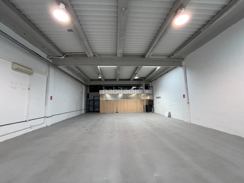 Foto 0c4fc239-ae72-4ab6-a167-b8b085709833. Location bâtiment à usage industriel avec chauffage dans Badalona