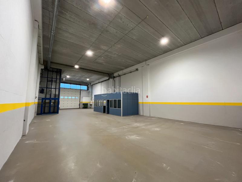 Foto a83e6d04-48ba-4a32-ab74-c0ab9e2560cc. Location bâtiment à usage industriel avec chauffage dans Badalona