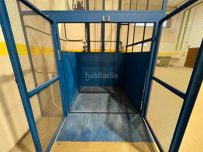 Foto ba0b8be2-8aa3-4d3d-9ee9-2627fb162687. Location bâtiment à usage industriel avec chauffage dans Badalona