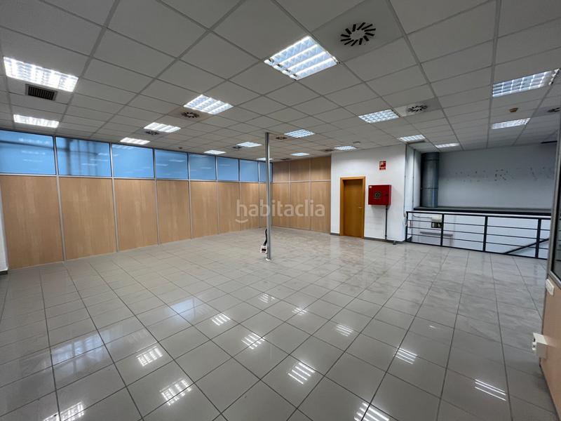 Foto d761bb3f-4e7a-4959-87d5-bd4b72ac6a87. Location bâtiment à usage industriel avec chauffage dans Badalona