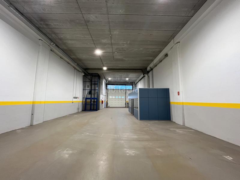 Foto ebe4f4f9-f31f-4a93-8606-958b45ef9e4a. Location bâtiment à usage industriel avec chauffage dans Badalona