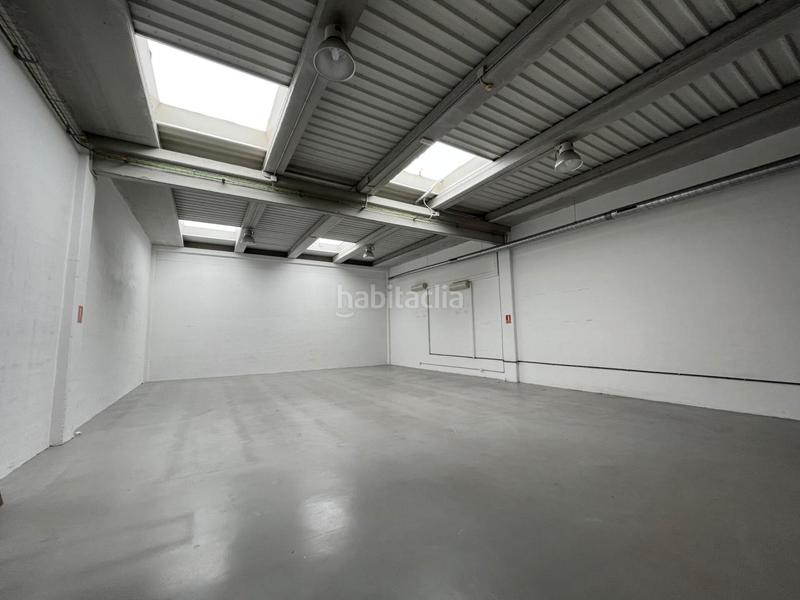 Foto 240ca95e-2f99-4a99-8a57-ee2a4d864908. Rent industrial building with heating in Port Badalona