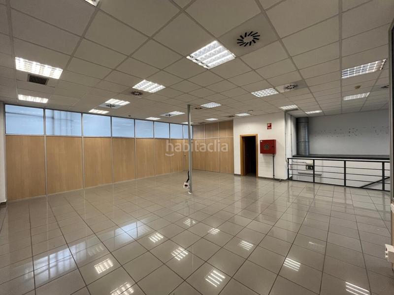 Foto 33022c58-cd84-42e8-935b-cace13b2388d. Rent industrial building with heating in Port Badalona