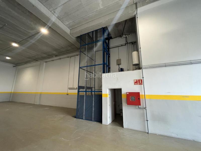 Foto 3a3059d0-ad34-4e14-a1ac-233e5cc30d8b. Rent industrial building with heating in Port Badalona