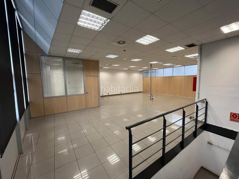 Foto 6c236f43-f841-4864-ae57-588a67870f12. Rent industrial building with heating in Port Badalona