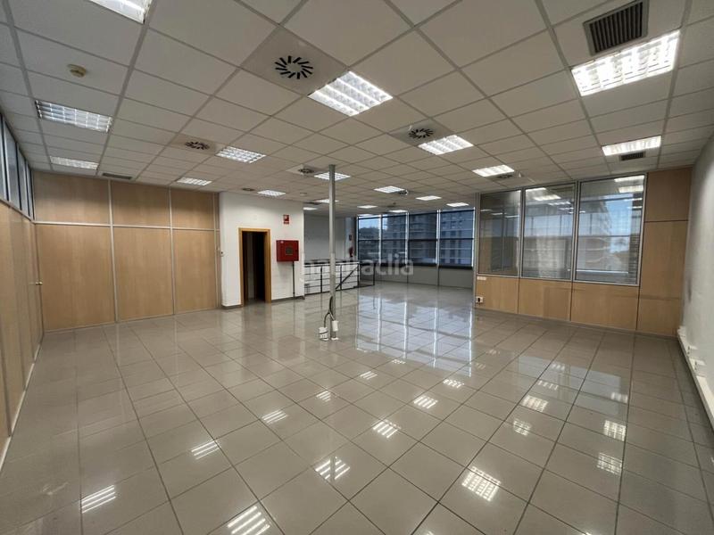 Foto 6f793a7c-fa14-4b1c-ba91-af988bea9714. Rent industrial building with heating in Port Badalona
