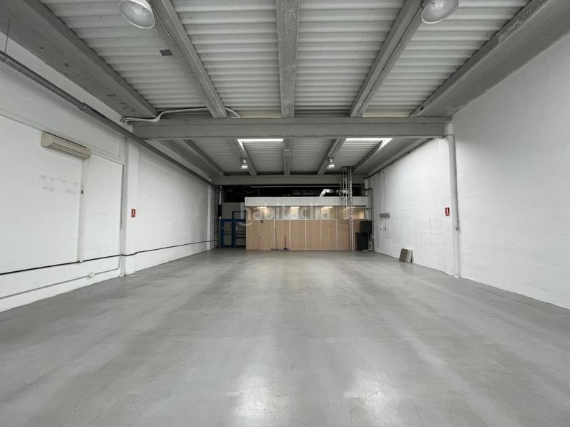 Foto 73dacec1-97b1-4908-92d1-0cbaebf89ef2. Rent industrial building with heating in Port Badalona