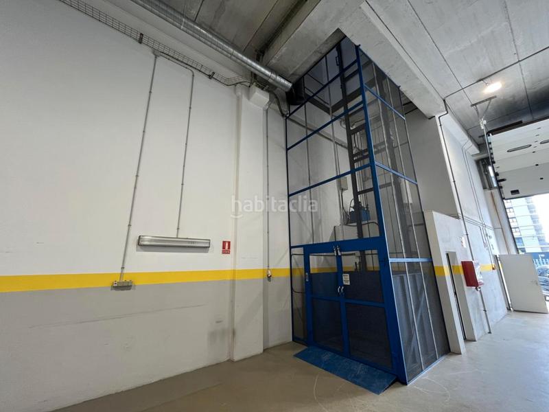 Foto 9722cb44-c1f9-4046-b4d4-78acf820cd5b. Rent industrial building with heating in Port Badalona