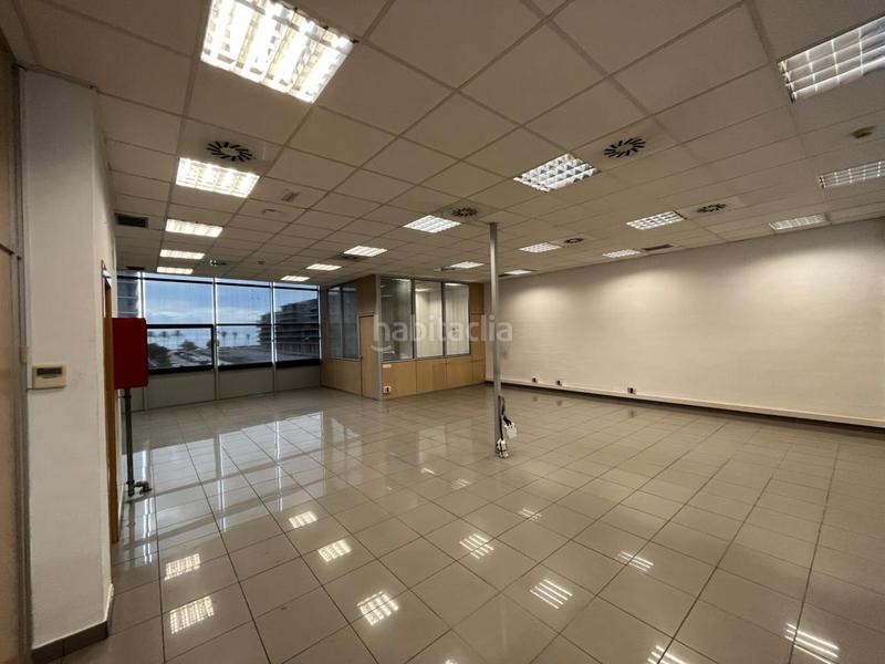 Foto dfffb447-85c1-4321-8b8e-175e6ea467a7. Rent industrial building with heating in Port Badalona