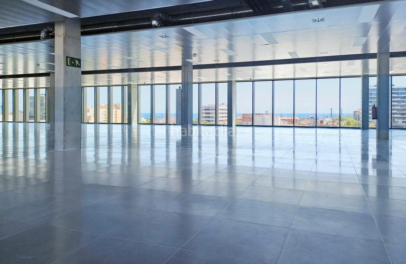 Foto a2e86d13-4896-40b2-9c00-93960d93a2b6. Location bureau avec chauffage dans Poblenou Barcelona