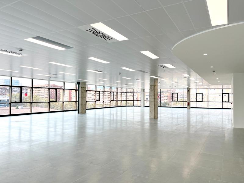 Foto ab8b0ef1-ed26-4d39-8ac5-a36fbd19d616. Location bureau avec chauffage parking dans Provençals del Poblenou Barcelona