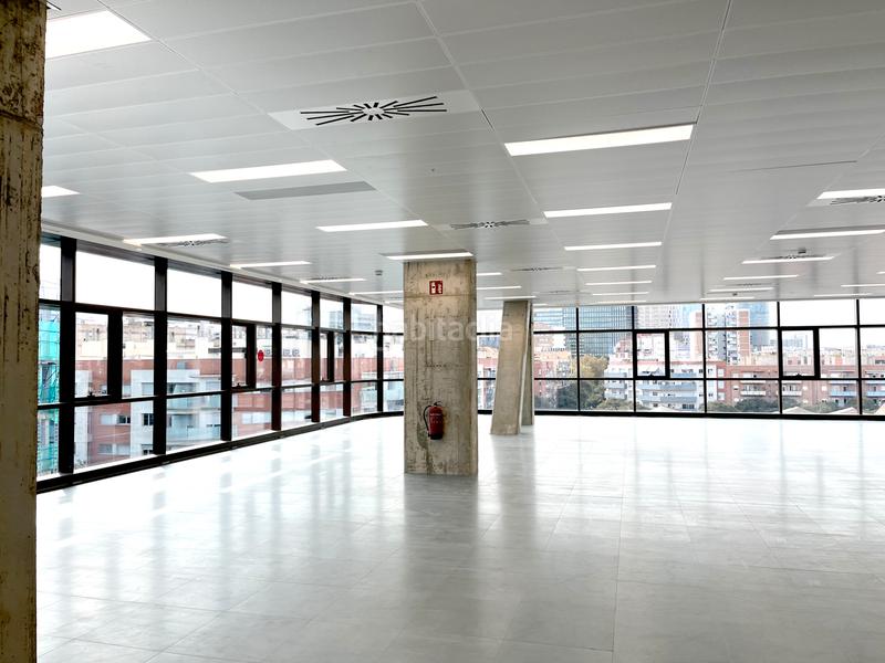 Foto e215f039-a037-4843-81cb-fbce89d641d6. Location bureau avec chauffage parking dans Provençals del Poblenou Barcelona