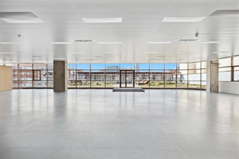 Foto d750b3c4-77a5-40c5-9117-ea2c16f2cbd7. Miete büro mit heizung parking in Provençals del Poblenou Barcelona