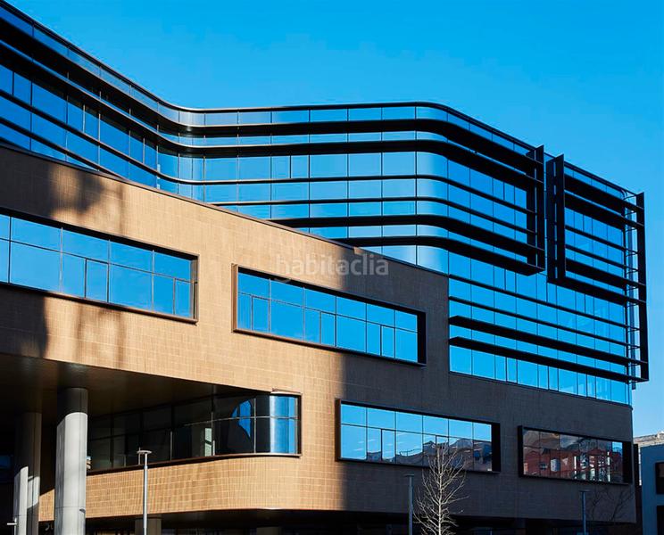 Foto cbe1a428-c5e7-4ef9-8f16-0c086bcd8e09. Lloguer oficina amb calefacció aparcament a Provençals del Poblenou Barcelona