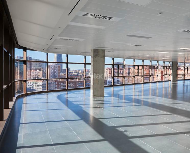 Foto d91cf1ee-4f76-48b3-9a6b-5ba22b4634e2. Lloguer oficina amb calefacció aparcament a Provençals del Poblenou Barcelona