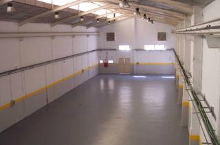 Rent Industrial building  Carrer d'occitània. Nave en badalona con fachada a  c-31