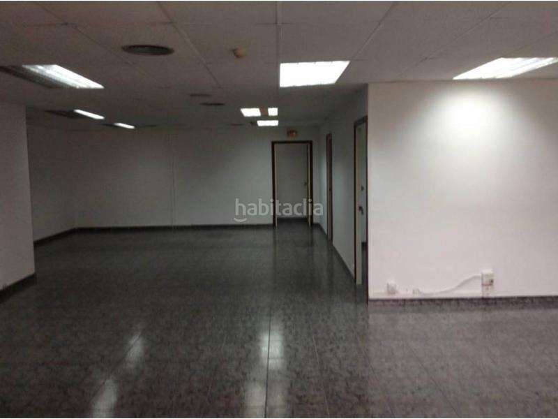 Foto 219c5b4c-182a-408b-adc6-d672ad072ad2. Affitto capannone industriale con riscaldamento in Badalona