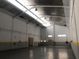 Miete Fabrikhalle  Carrer d'occitània. Nave en alquiler con fachada a c-31