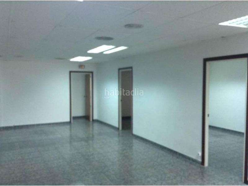 Foto f1260988-1d56-4dd7-8b4e-703d41af0cea. Alquiler nave industrial nave en alquiler con fachada a c-31 en Badalona