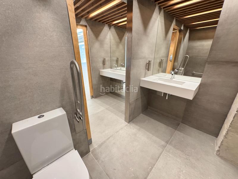 Foto 1f6505ec-ab12-4183-ade1-ed6d17d78302. Rent office space with heating parking in Dreta de l´Eixample Barcelona