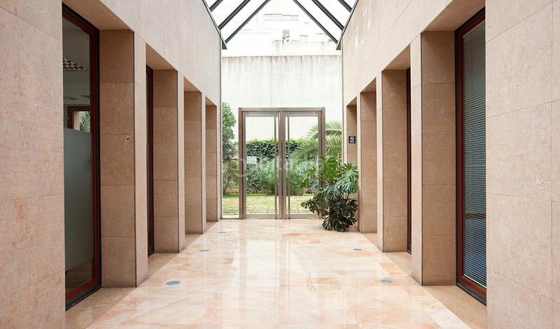 Foto af2872d2-e4e4-4c3c-8805-e3f4fc177905. Rent office space with heating parking in Dreta de l´Eixample Barcelona