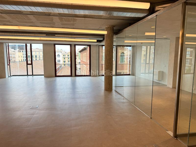 Foto c9dee4f3-f259-48e7-ad08-2e5960026d69. Rent office space with heating parking in Dreta de l´Eixample Barcelona