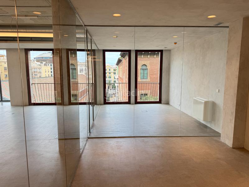 Foto d8736a89-3e73-43eb-a209-cbbe4fd2dbe7. Rent office space with heating parking in Dreta de l´Eixample Barcelona