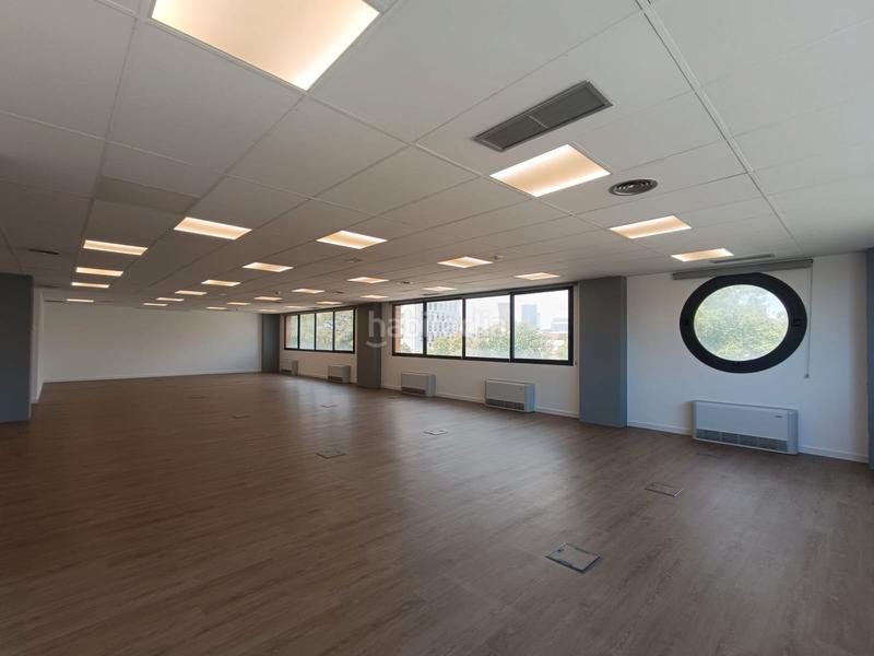 Foto e9a9edc5-90c3-427c-83b1-df7e1d762f80. Rent office space with parking in La Marina del Prat Vermell Barcelona