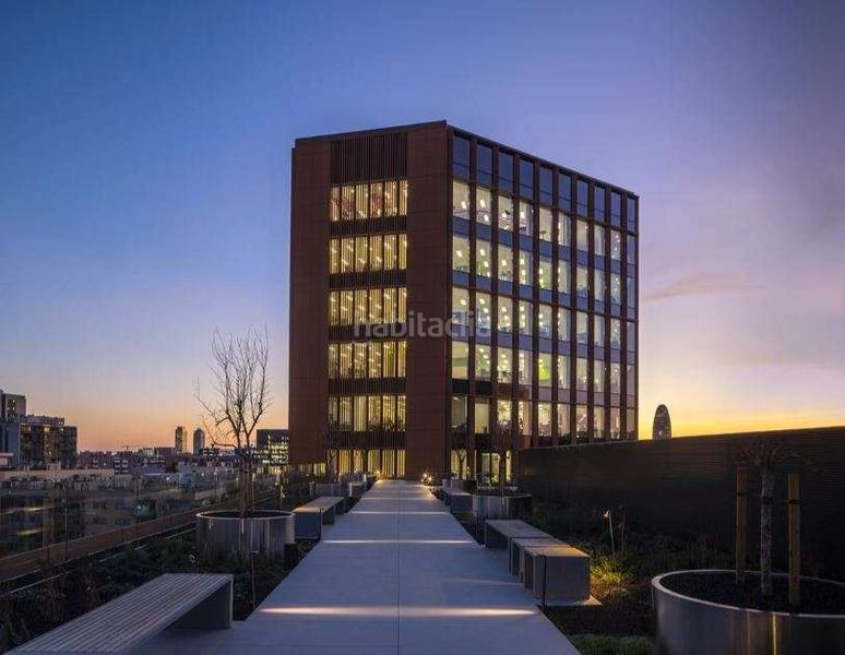 Foto c2f9d24a-91e4-4af0-8345-97ee81855f3d. Rent office space with heating in Provençals del Poblenou Barcelona