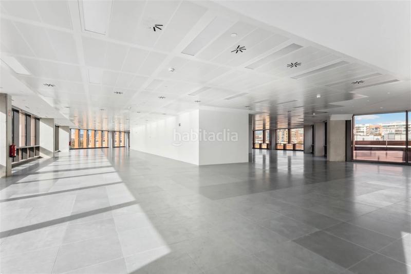 Foto e5aba6a0-042f-49e7-a69a-82f0fee94621. Rent office space with heating in Provençals del Poblenou Barcelona