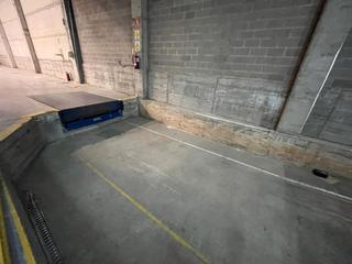 Miete Fabrikhalle  Carrer de sant josep. Nave industrial con muelle de carga en sant feliu de llobregat