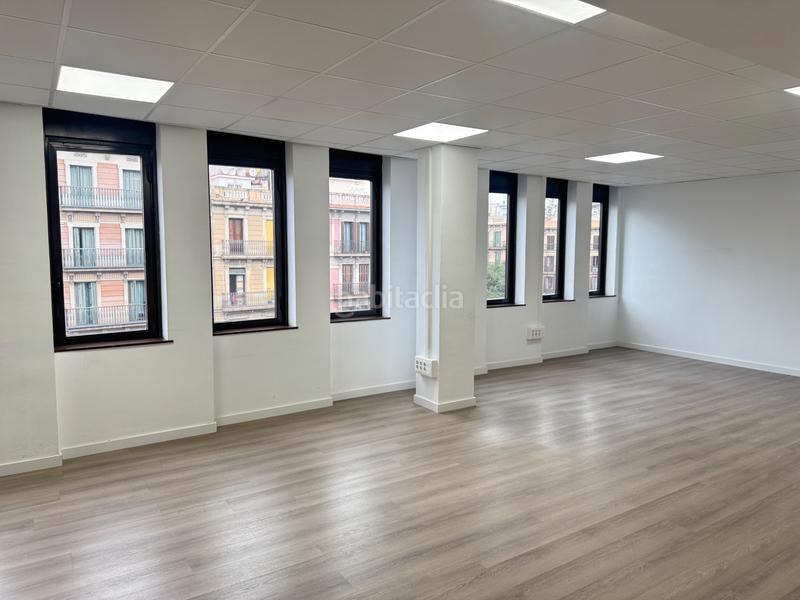 Foto d15b08f8-5654-490e-a576-e4f1e57a9cbe. Rent office space with heating parking in L´Antiga Esquerra de l´Eixample Barcelona