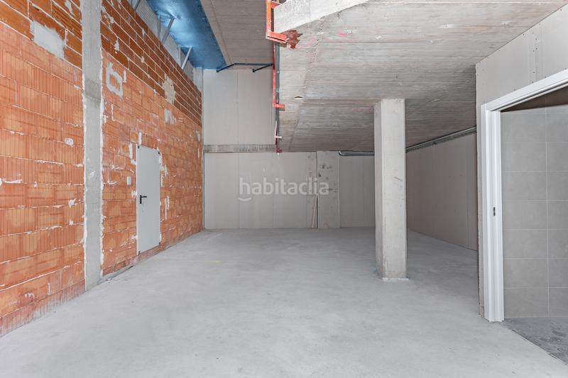 Foto 3646db48-3fee-450e-a754-6ce9f3bae7a7. Location local commercial dans Sant Andreu de Palomar Barcelona