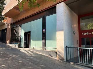 Local commercial à Carrer de calderón de la barca 106