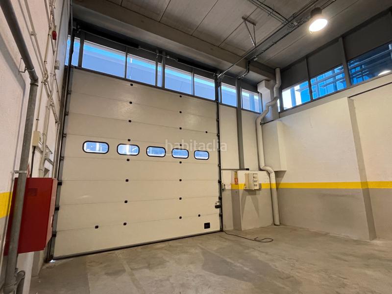 Foto 2ea3ca54-cc2e-4afc-a550-d0239023fdf6. Location bâtiment à usage industriel avec chauffage dans Badalona