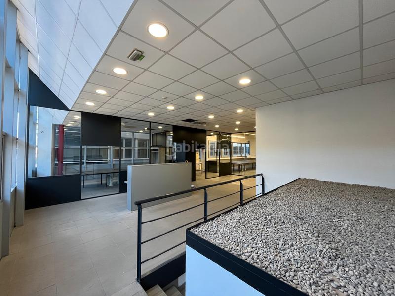 Foto 41b444a2-d819-41eb-ad31-6471aa838f36. Location bâtiment à usage industriel avec chauffage dans Badalona