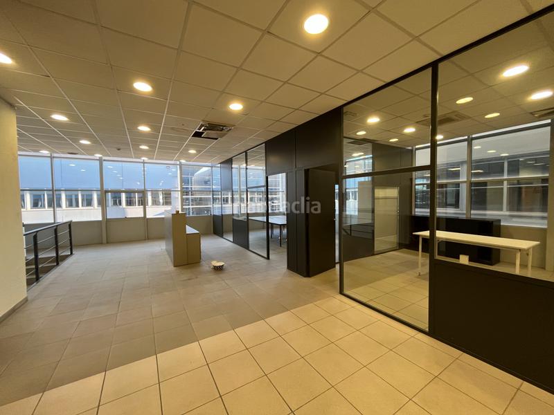 Foto 7e19c9c6-4d51-4abe-8c83-fb82ee39029c. Location bâtiment à usage industriel avec chauffage dans Badalona