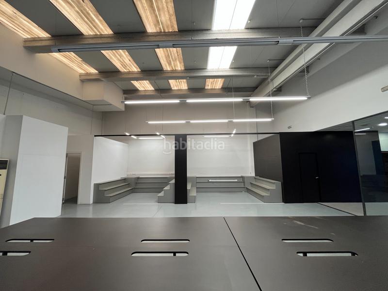 Foto 84f7d748-144e-44c2-a8f5-272354c74bb5. Location bâtiment à usage industriel avec chauffage dans Badalona