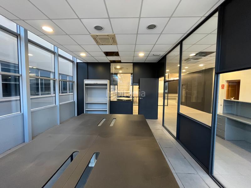 Foto c3887c5a-9413-495c-8d72-0a61bbb7611d. Location bâtiment à usage industriel avec chauffage dans Badalona