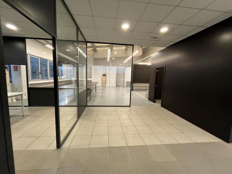 Foto 207b2b6a-1df6-4d46-883c-c2677616055a. Miete fabrikhalle mit heizung in Port Badalona