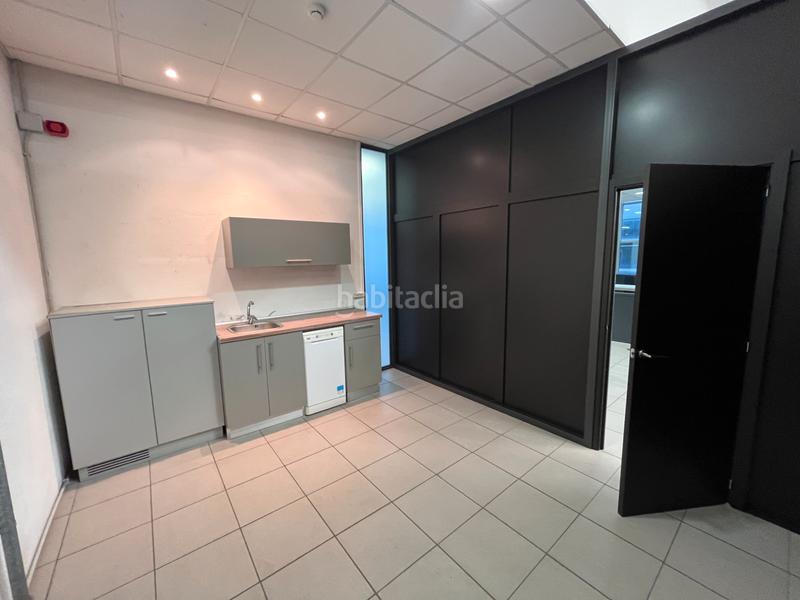 Foto 7c6387d7-7fc5-4c39-a968-03faf8e40c68. Lloguer nau industrial amb calefacció a Port Badalona