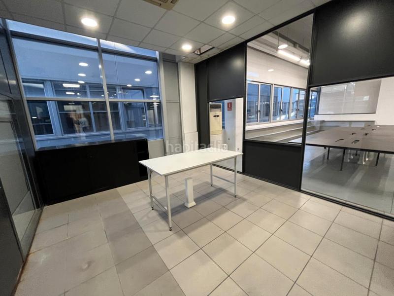 Foto dbc2c356-580a-49cd-b108-41fafdda399a. Lloguer nau industrial amb calefacció a Port Badalona