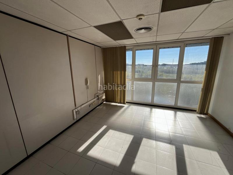 Foto cd3c7d03-6e8f-49ad-91f8-f99fba275130. Rent industrial building in Molins de Rei