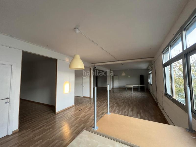 Foto e64e0de1-82ee-4bac-b54e-ff2223a066bc. Rent industrial building in Centre Hospitalet de Llobregat (L´)